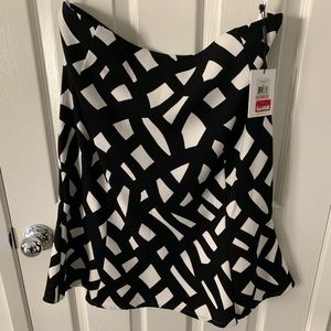 Pattern black and white skirt